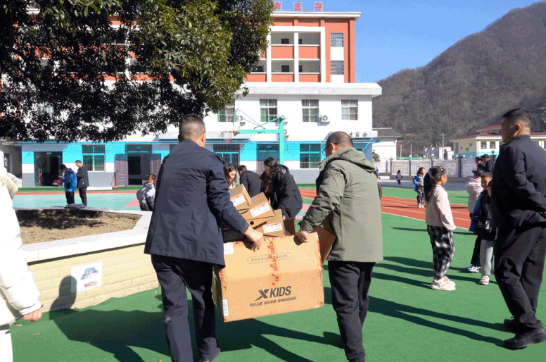“心”起点 暖流计划——乐鱼体育网页版爱心汇聚镇坪